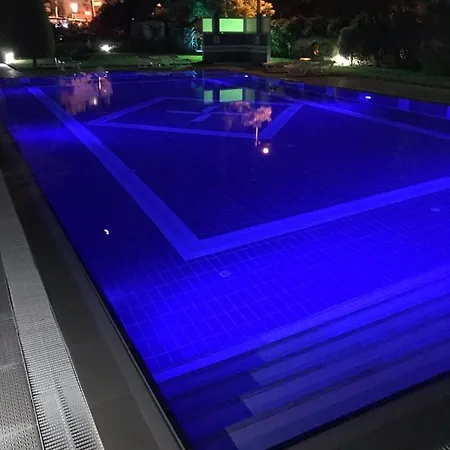 Apartman Luxury 2 Bedroom Holiday House. *
