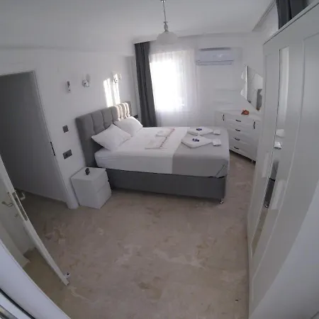 Luxury 2 Bedroom Holiday House. *