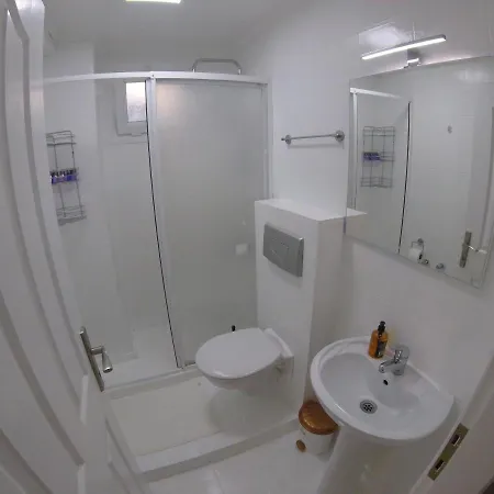 Luxury 2 Bedroom Holiday House. *