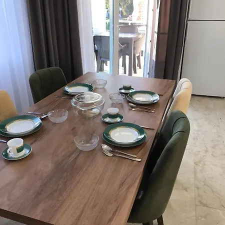 Luxury 2 Bedroom Holiday House. *